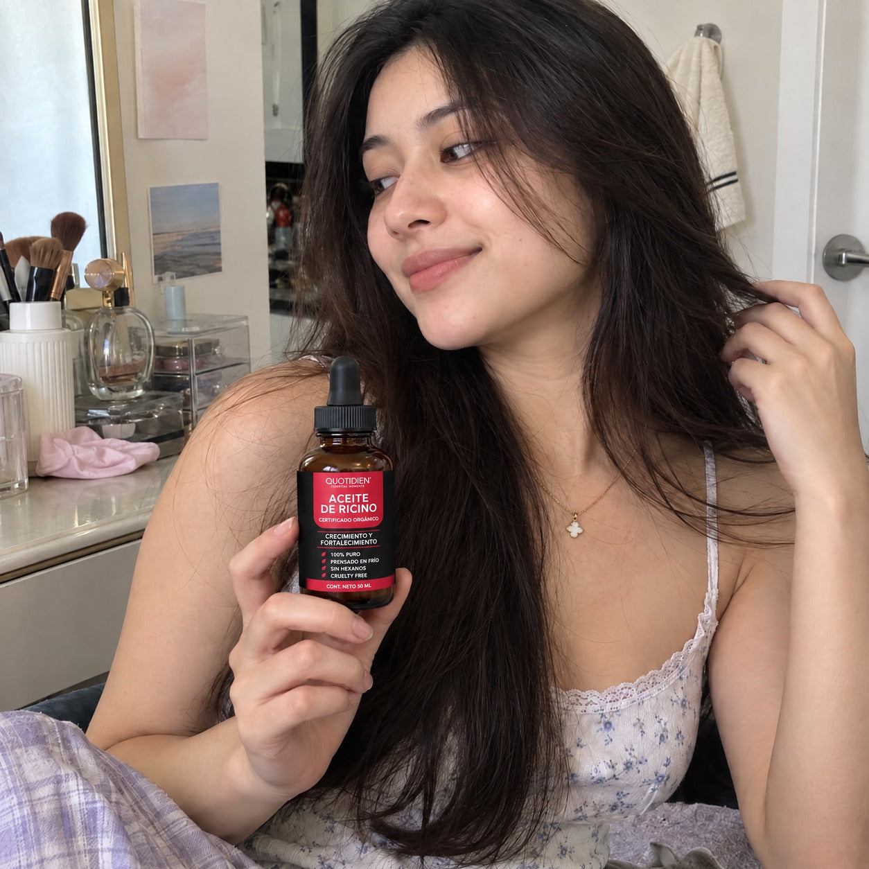 Clienta con Aceite de Ricino Quotidien